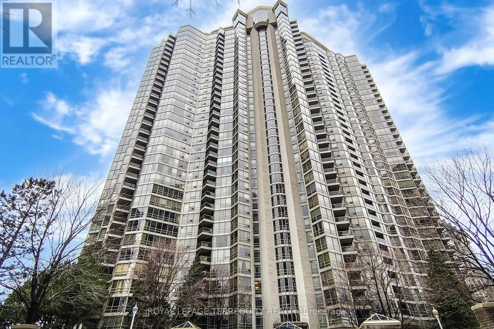 207 - 45 KINGSBRIDGE GARDEN CIRCLE