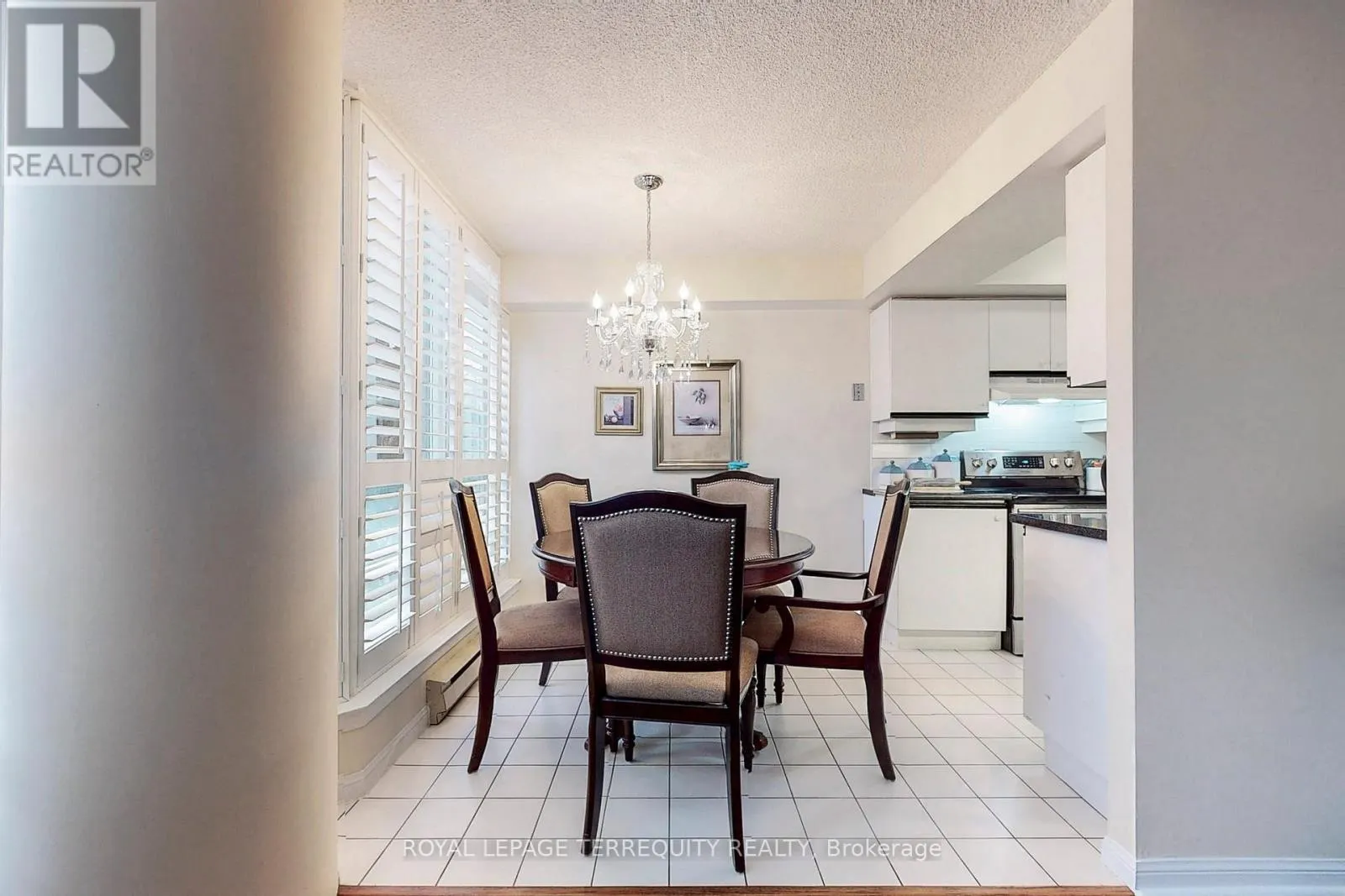 207 - 45 KINGSBRIDGE GARDEN CIRCLE