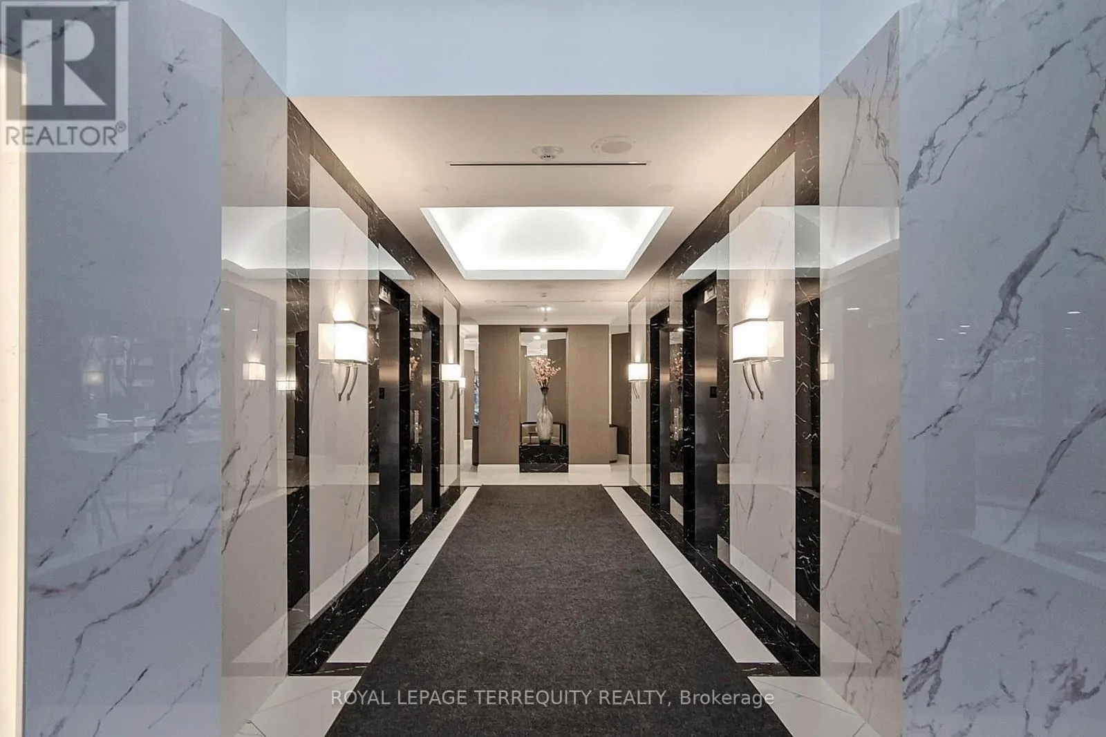 207 - 45 KINGSBRIDGE GARDEN CIRCLE