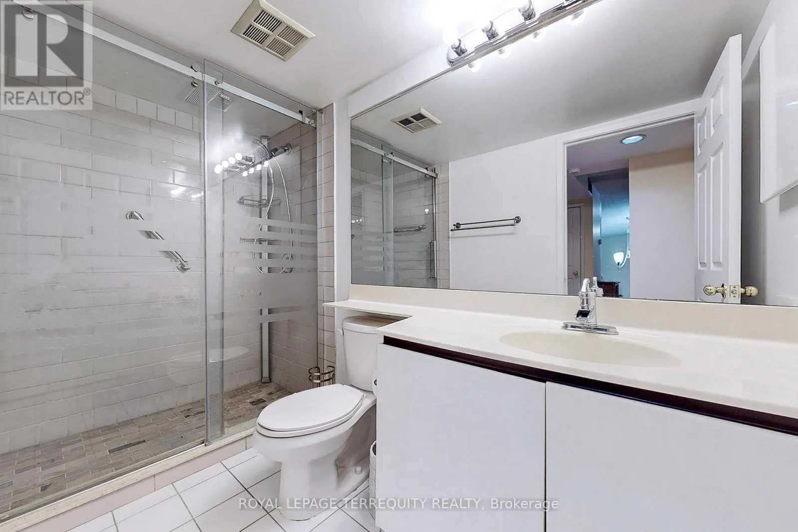 207 - 45 KINGSBRIDGE GARDEN CIRCLE