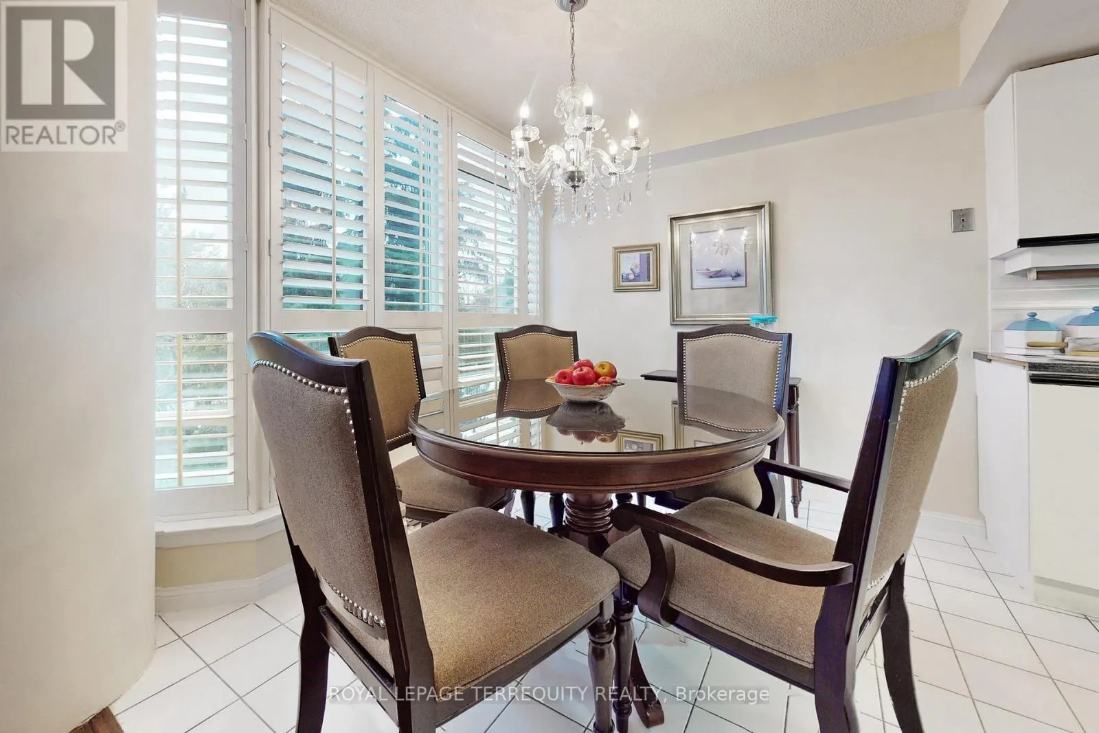 207 - 45 KINGSBRIDGE GARDEN CIRCLE
