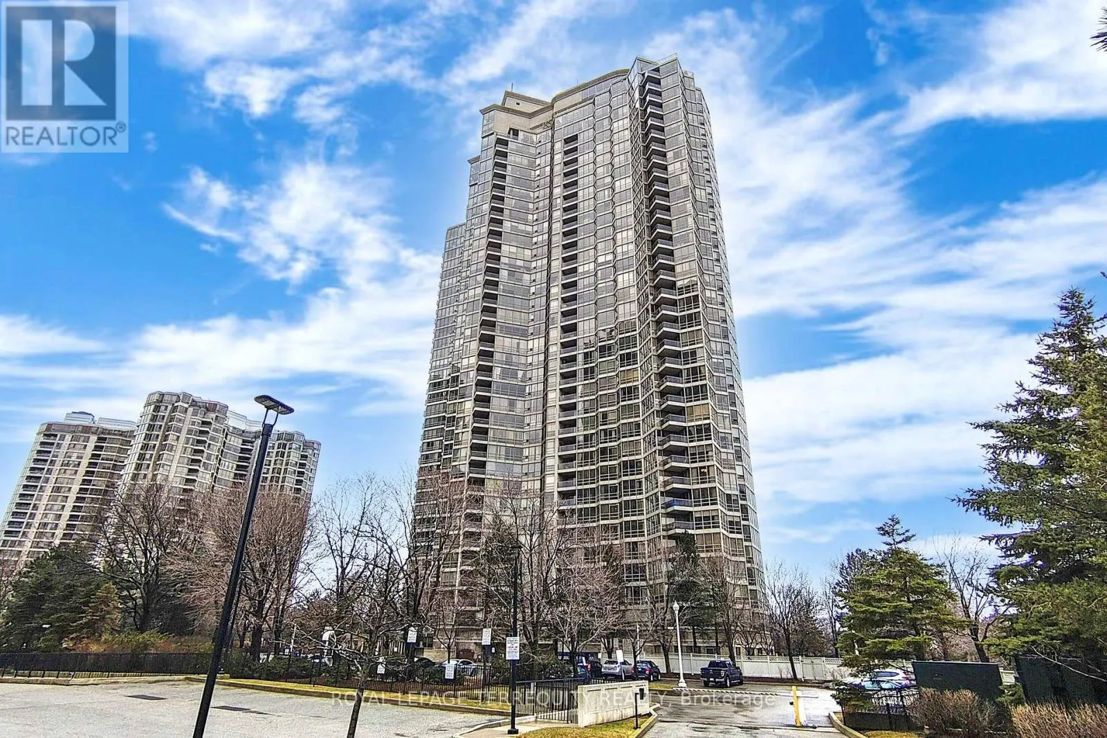 207 - 45 KINGSBRIDGE GARDEN CIRCLE