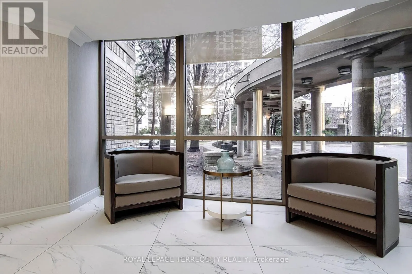 207 - 45 KINGSBRIDGE GARDEN CIRCLE