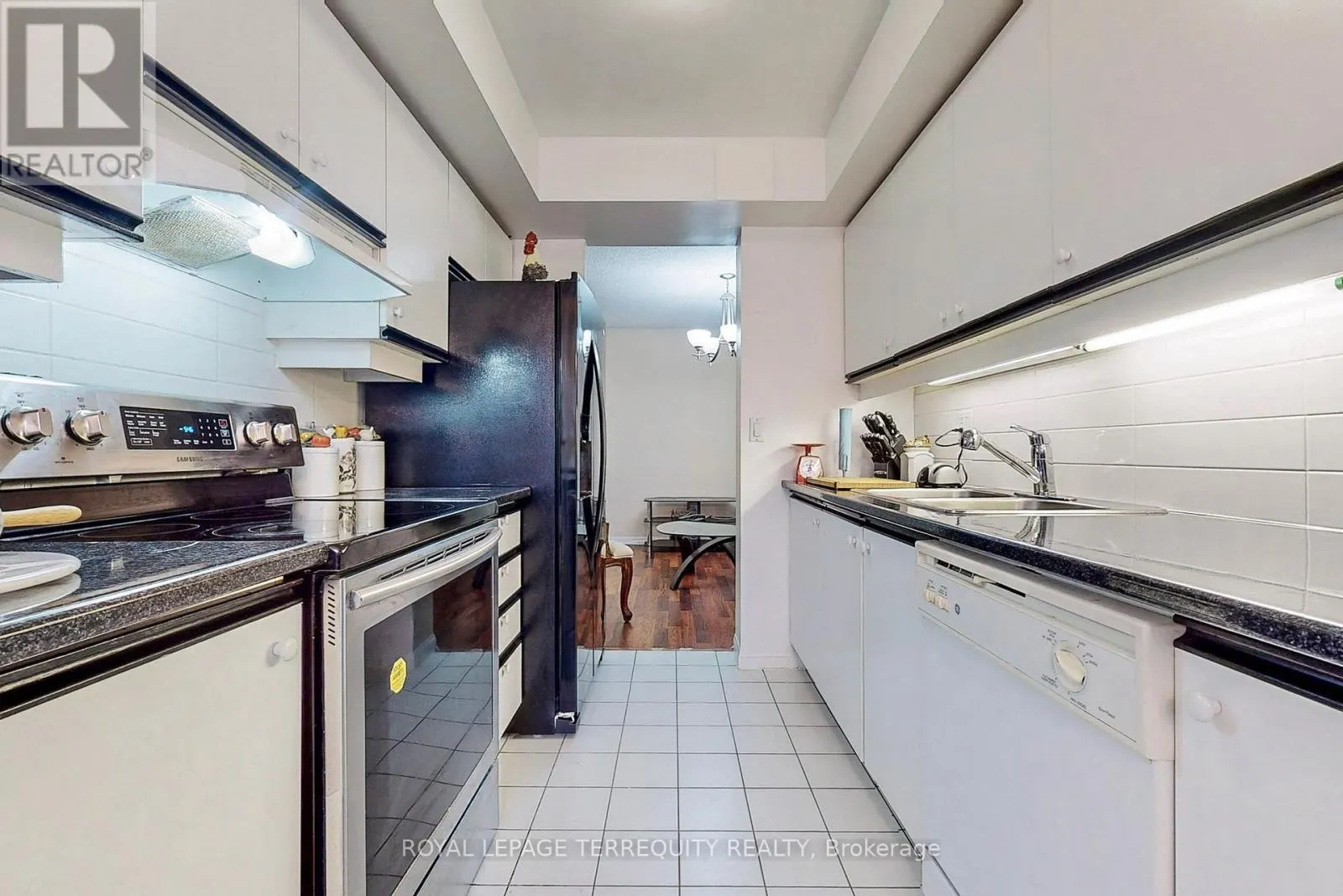 207 - 45 KINGSBRIDGE GARDEN CIRCLE
