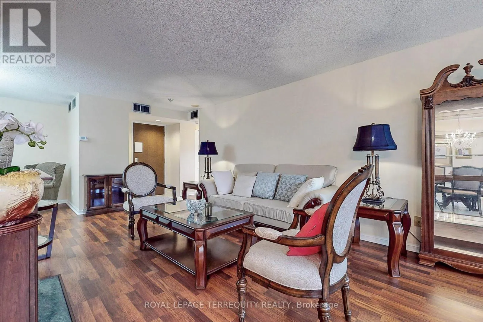 207 - 45 KINGSBRIDGE GARDEN CIRCLE