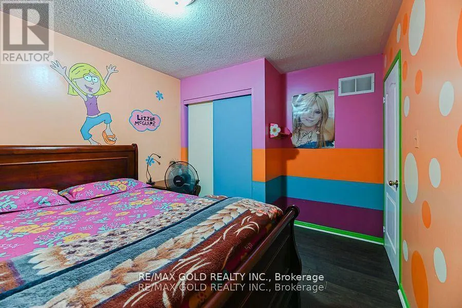 43 GIRAFFE AVENUE