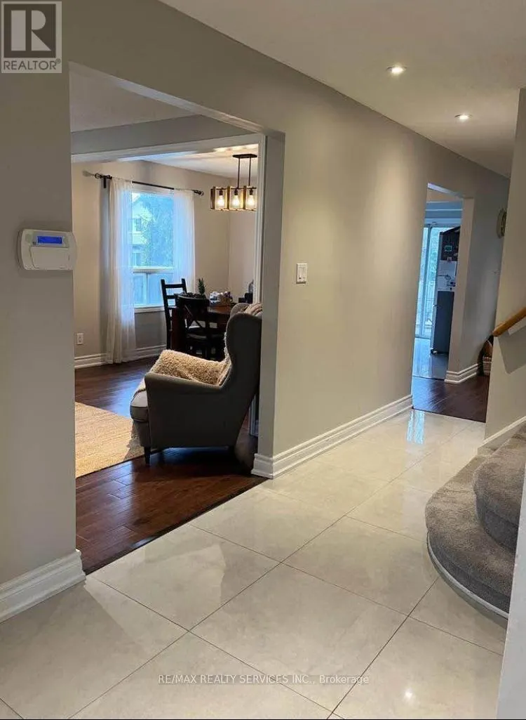 UPPER - 3192 CHAMBERLAIN COURT
