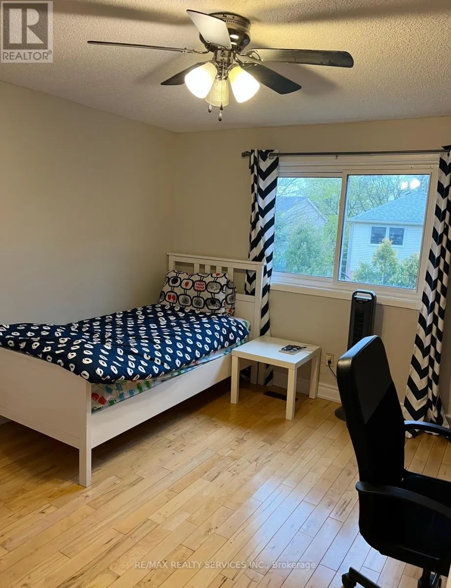 UPPER - 3192 CHAMBERLAIN COURT