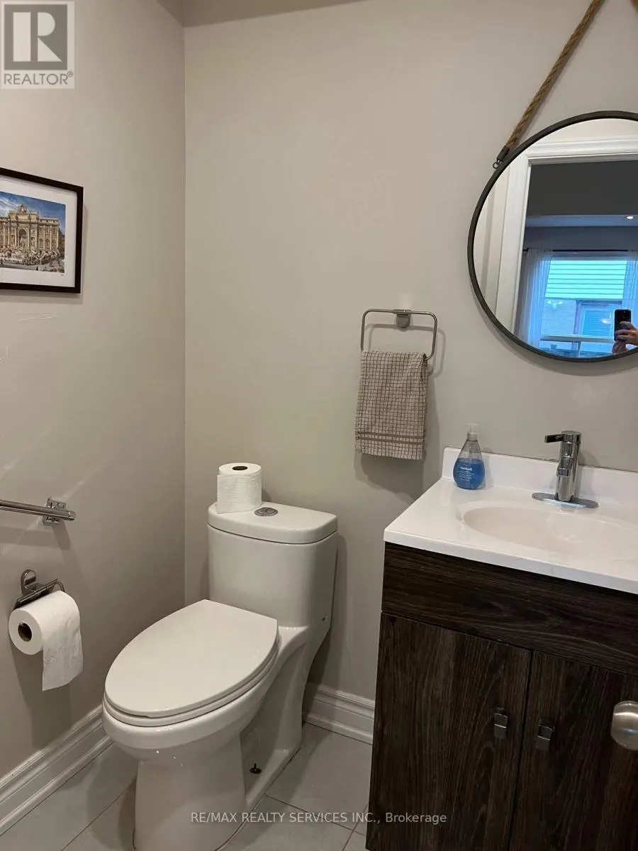 UPPER - 3192 CHAMBERLAIN COURT