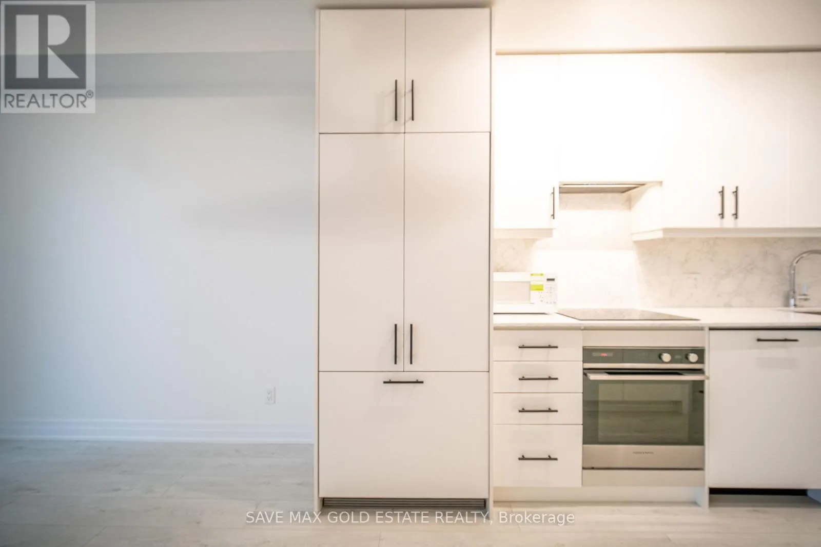 809 - 30 ELM DRIVE W