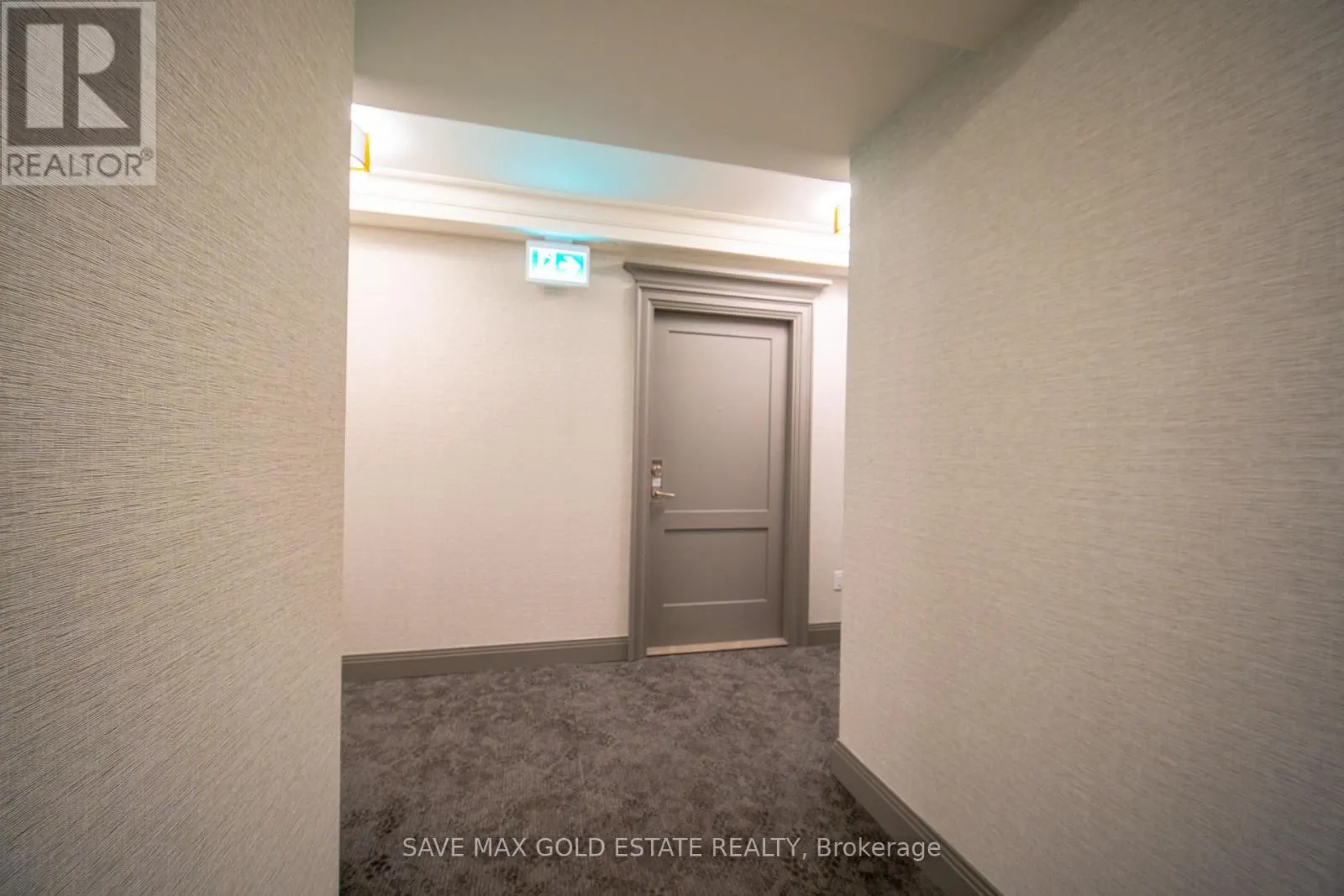 809 - 30 ELM DRIVE W