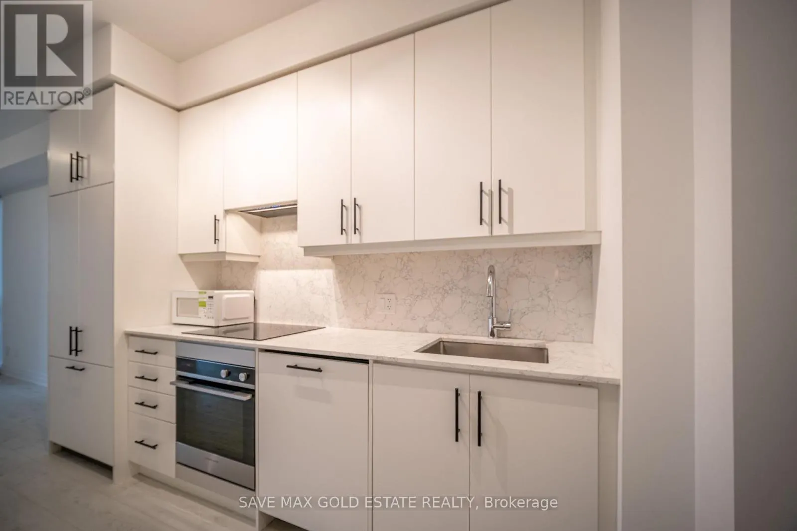 809 - 30 ELM DRIVE W