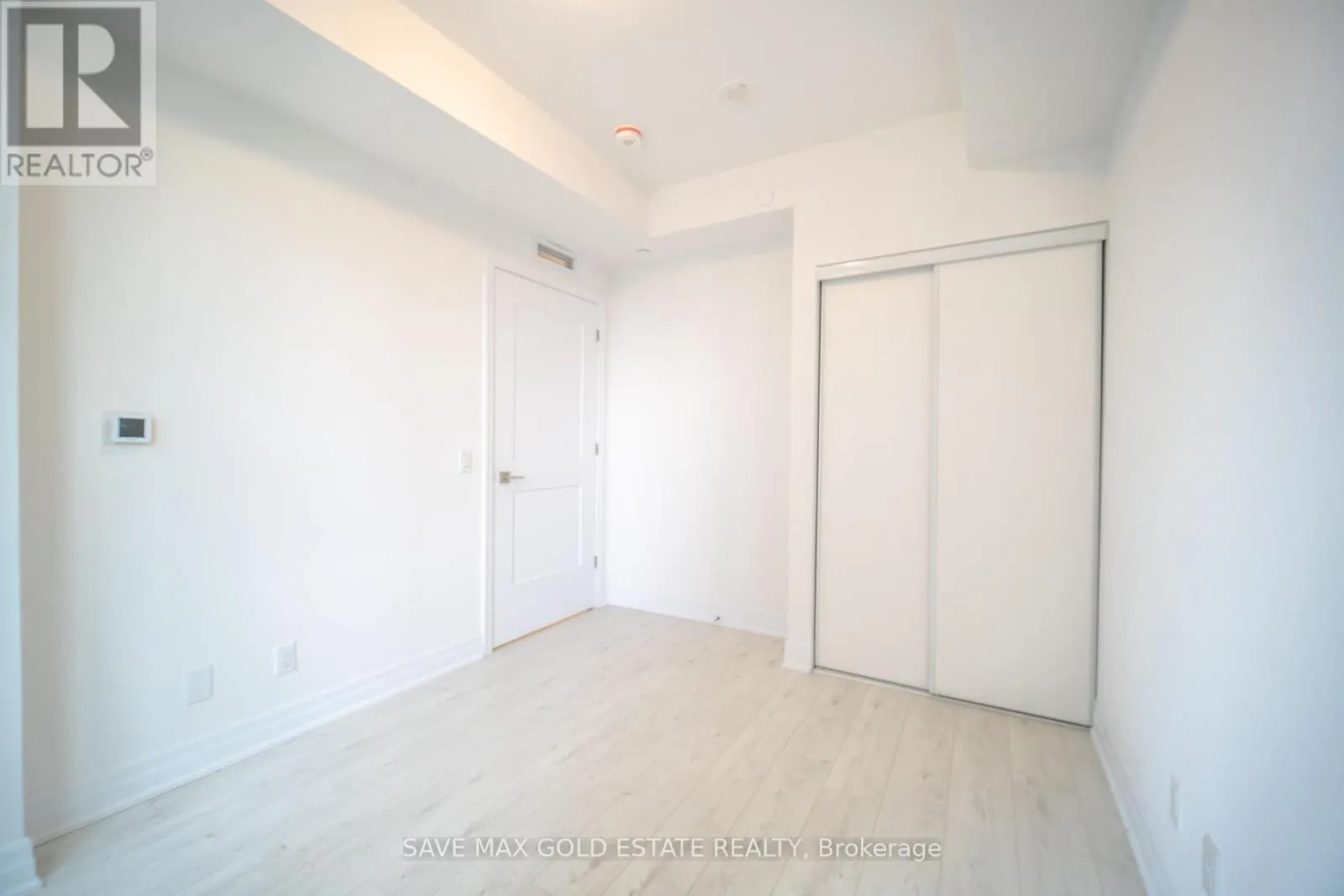 809 - 30 ELM DRIVE W