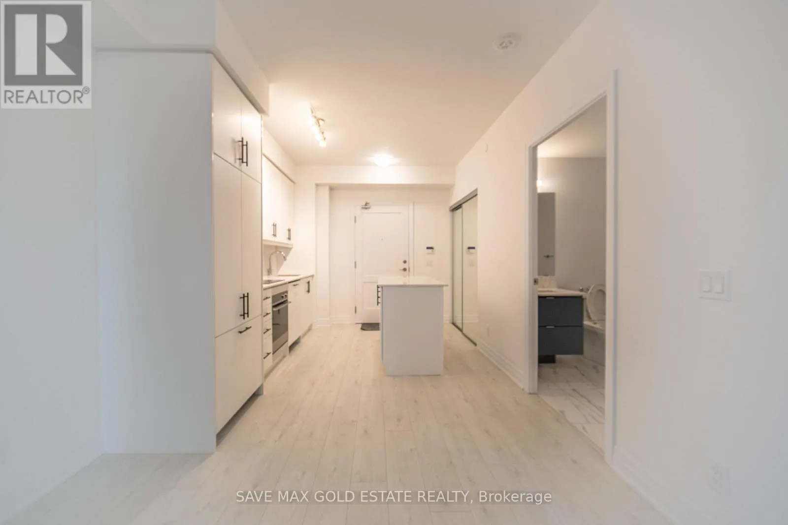 809 - 30 ELM DRIVE W