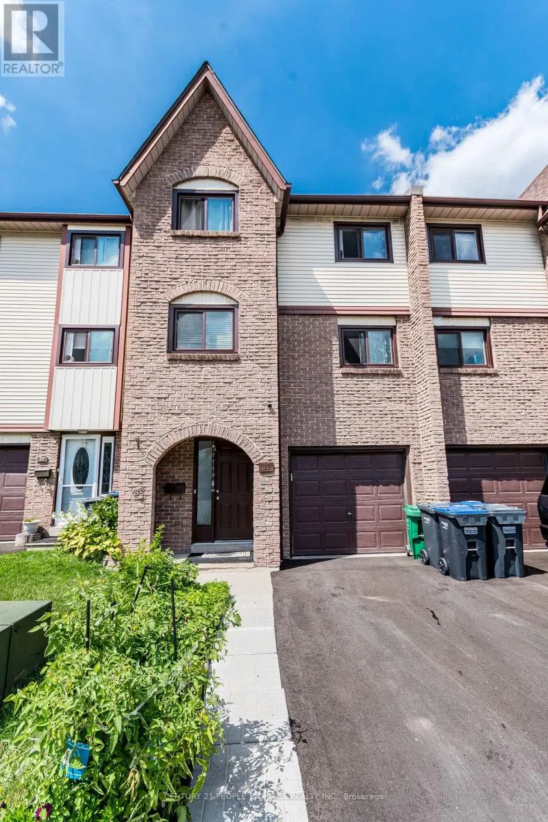 31 - 31 MCCALLUM COURT N