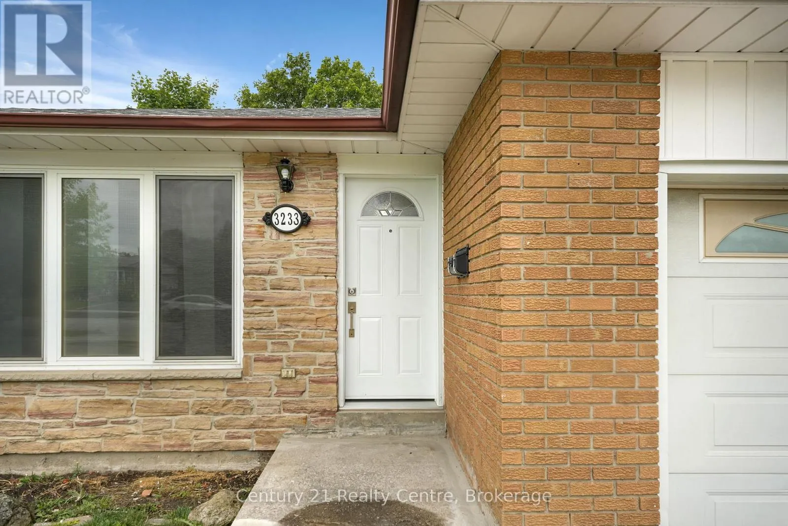 3233 MONICA DRIVE