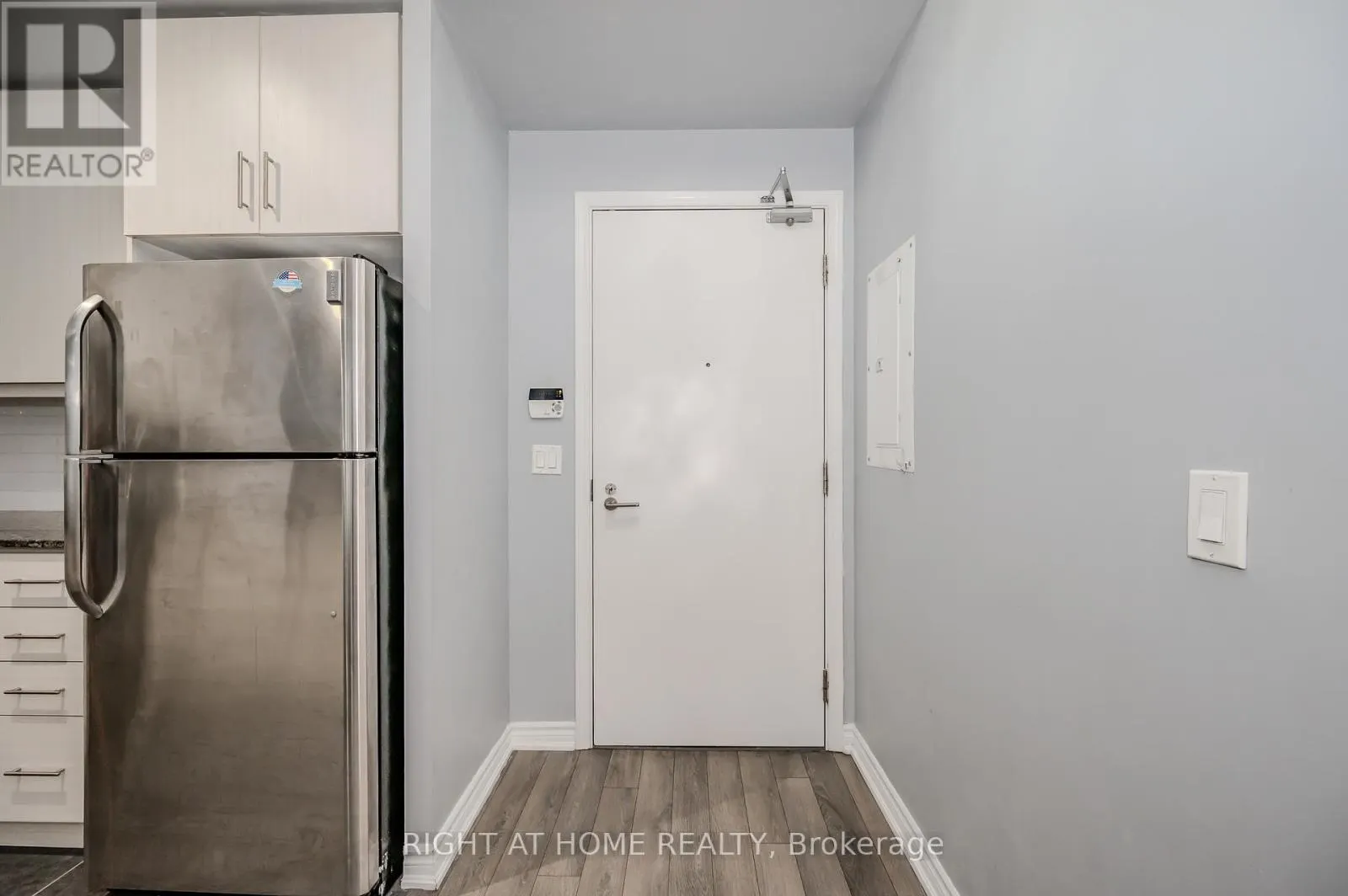 917 - 15 JAMES FINLAY WAY