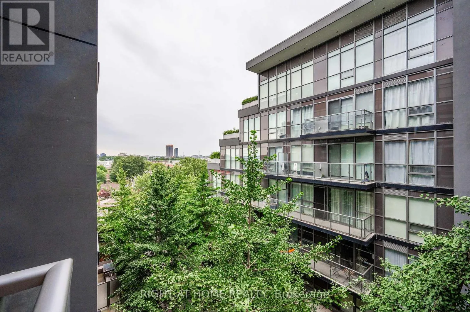 917 - 15 JAMES FINLAY WAY
