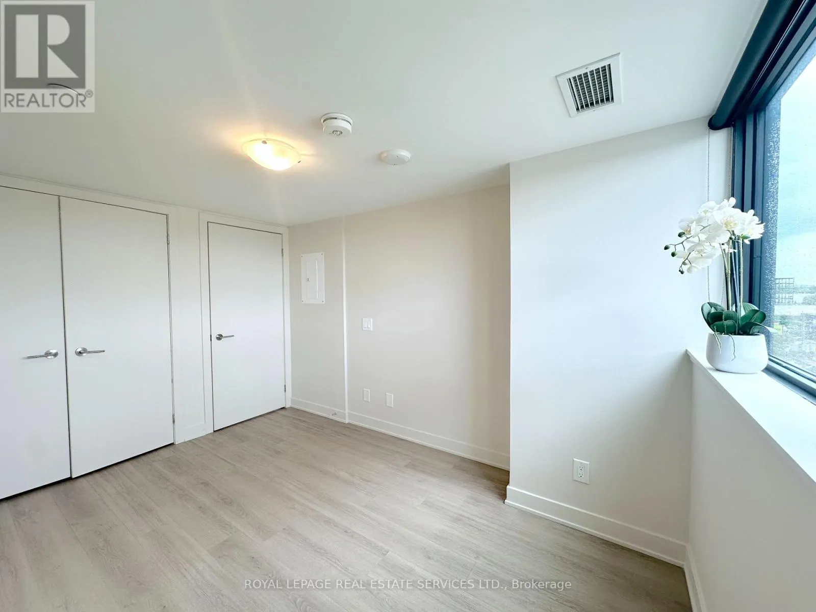 620 - 3385 DUNDAS STREET W
