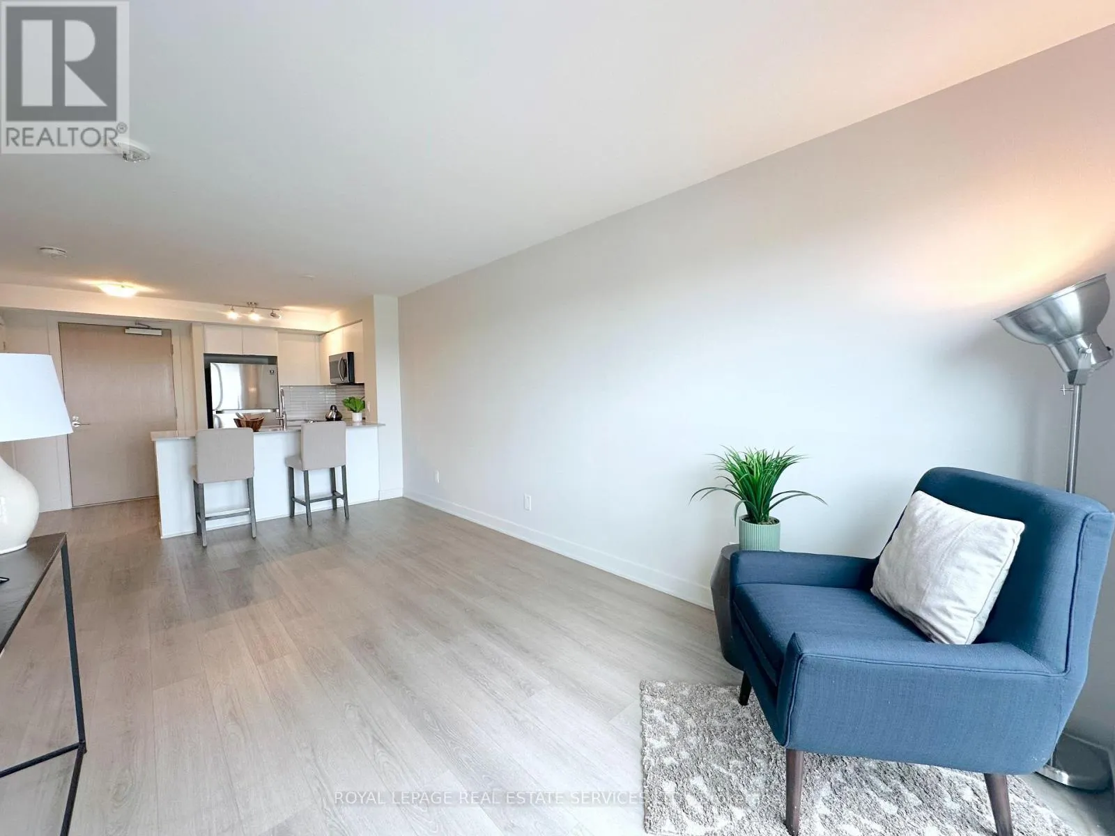 620 - 3385 DUNDAS STREET W