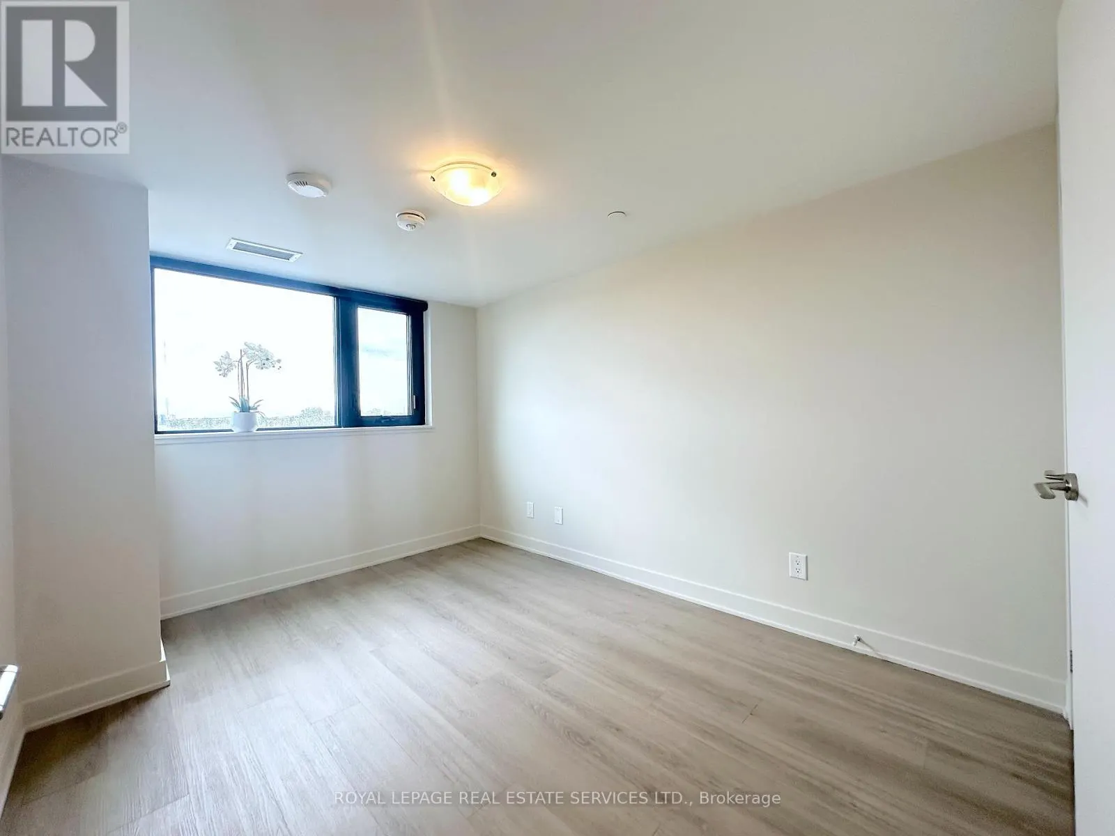 620 - 3385 DUNDAS STREET W