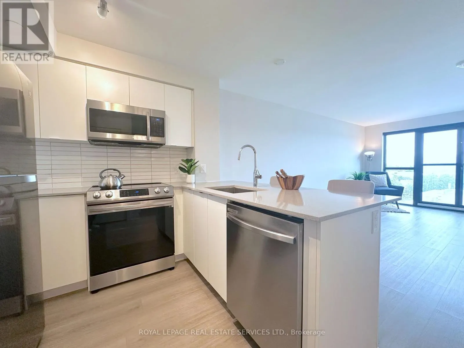 620 - 3385 DUNDAS STREET W