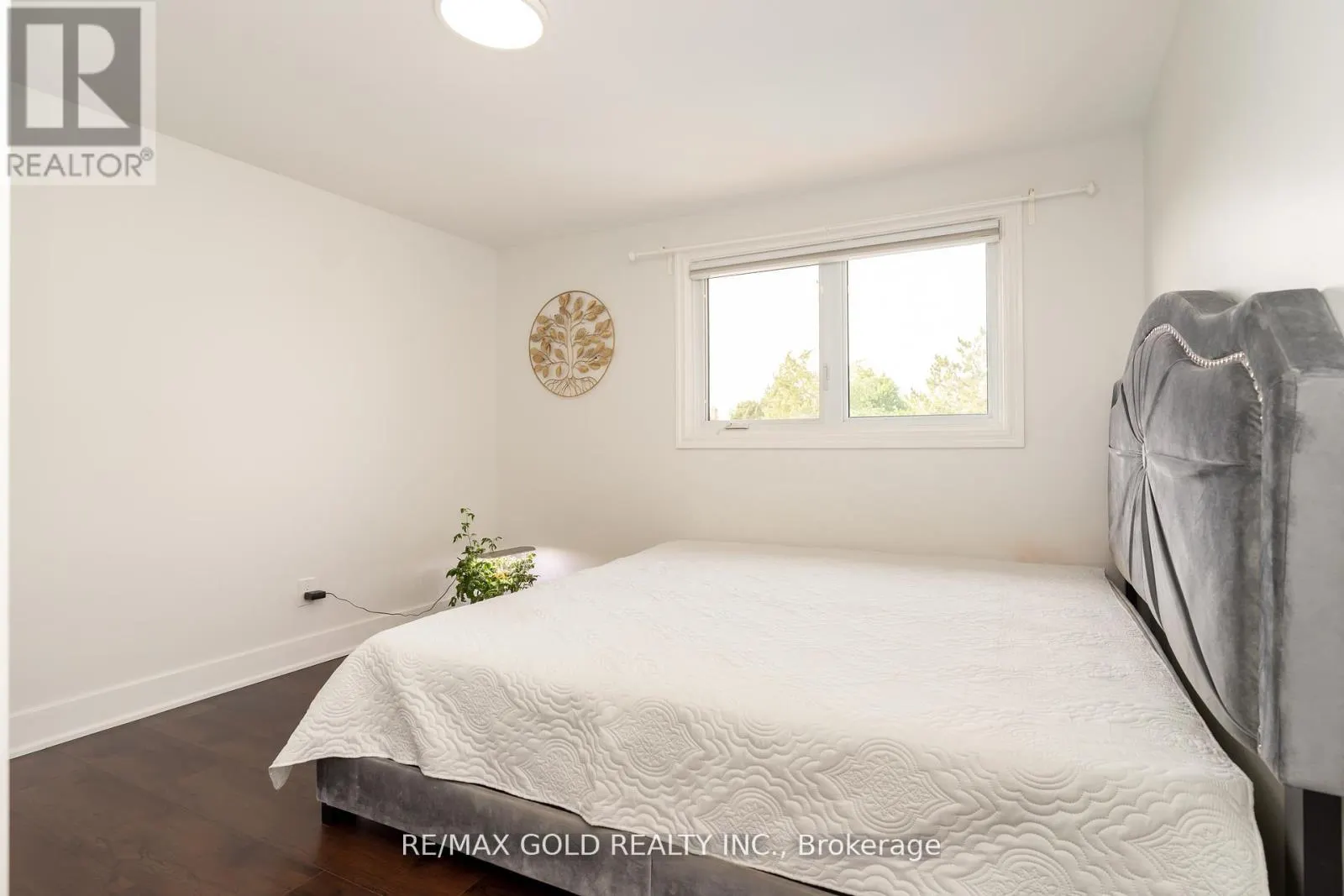 11 JASMINE SQUARE