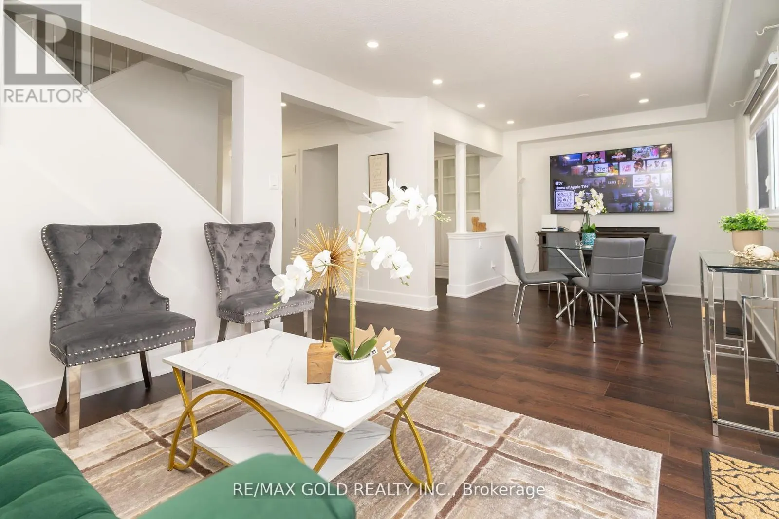 11 JASMINE SQUARE
