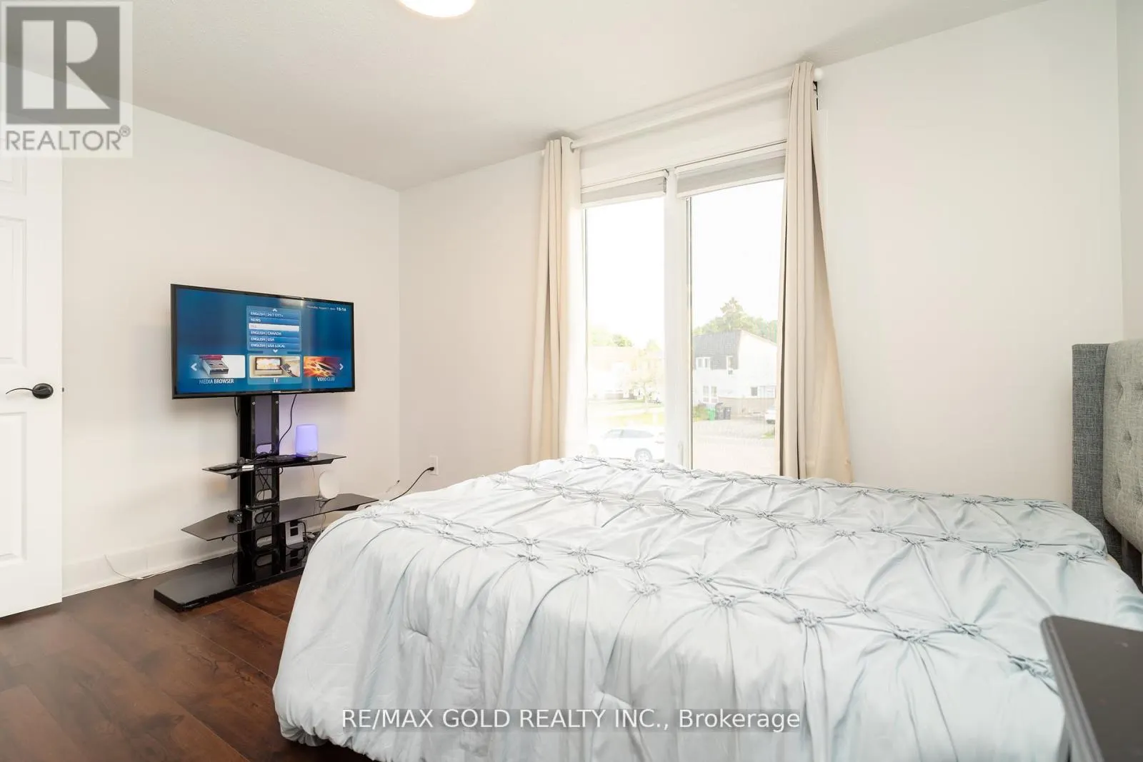 11 JASMINE SQUARE