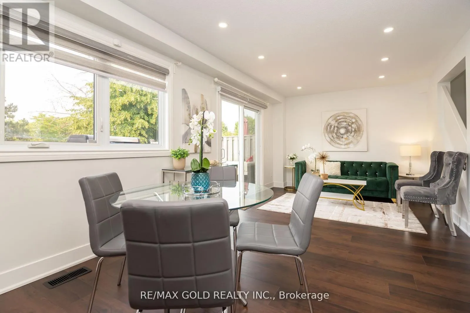 11 JASMINE SQUARE