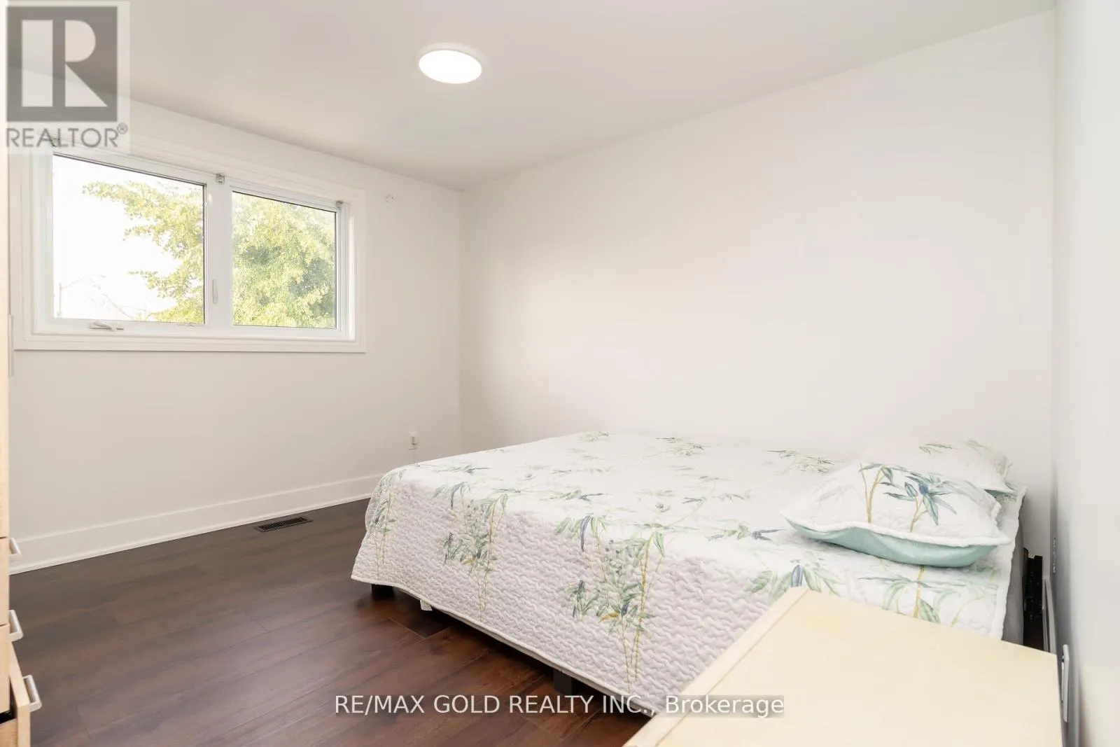 11 JASMINE SQUARE
