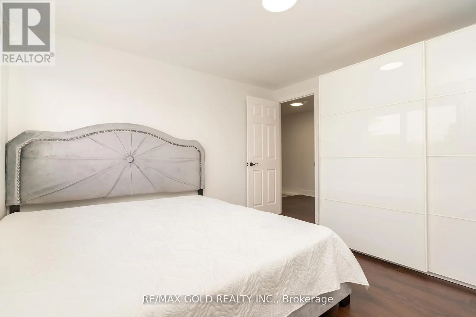 11 JASMINE SQUARE