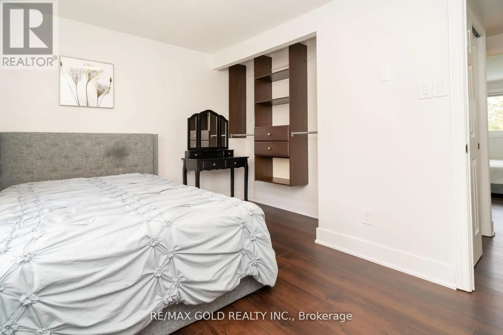 11 JASMINE SQUARE