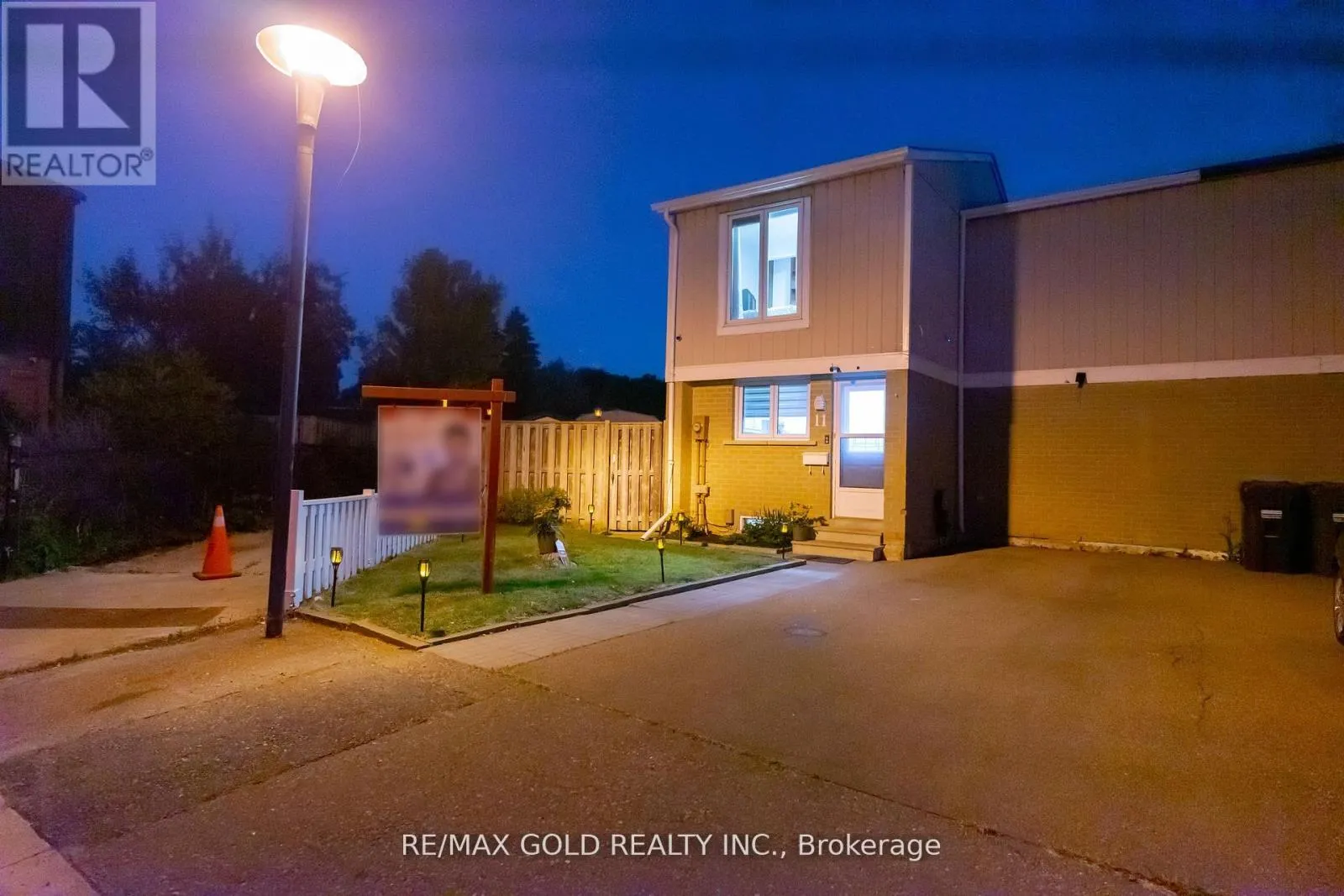 11 JASMINE SQUARE