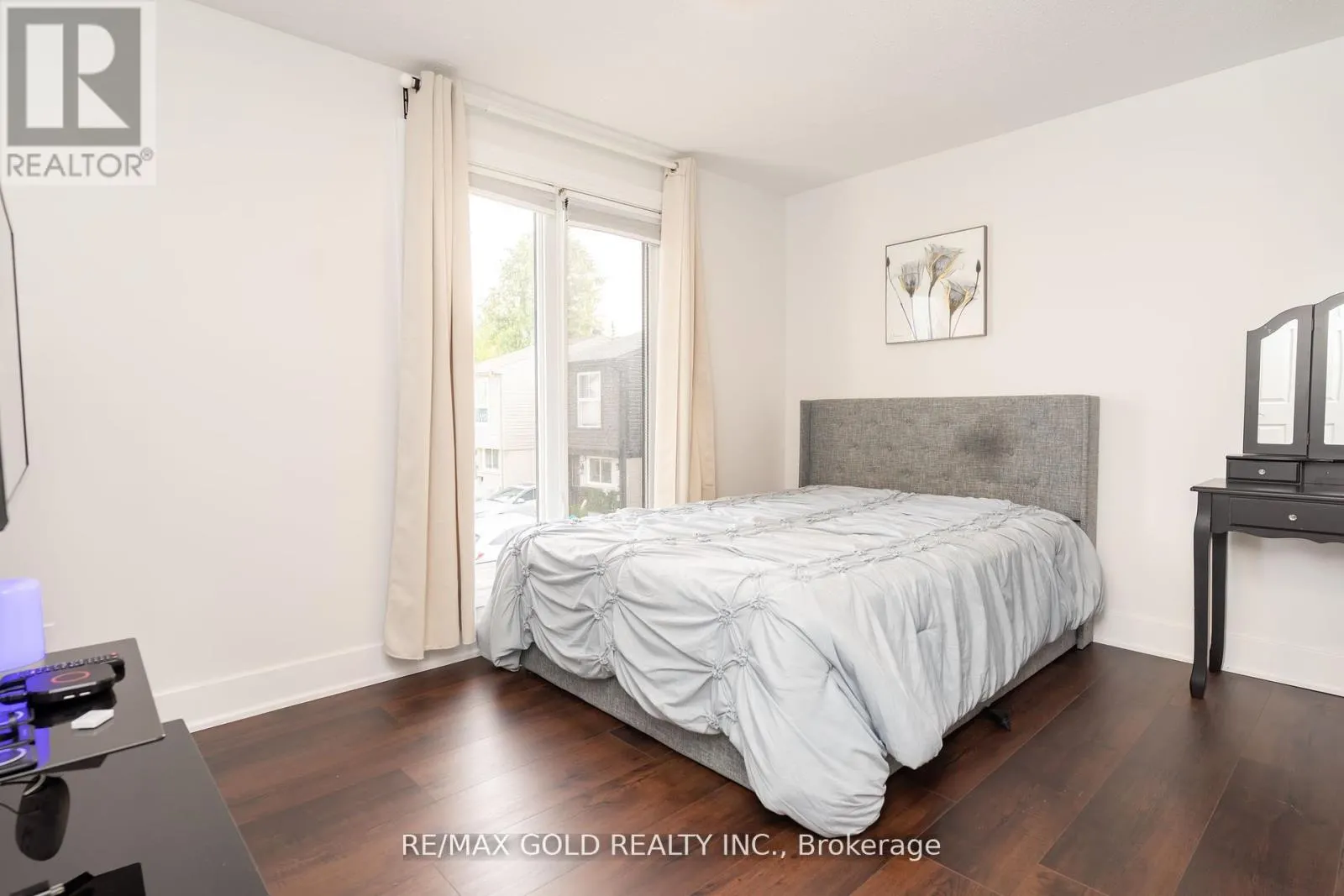 11 JASMINE SQUARE