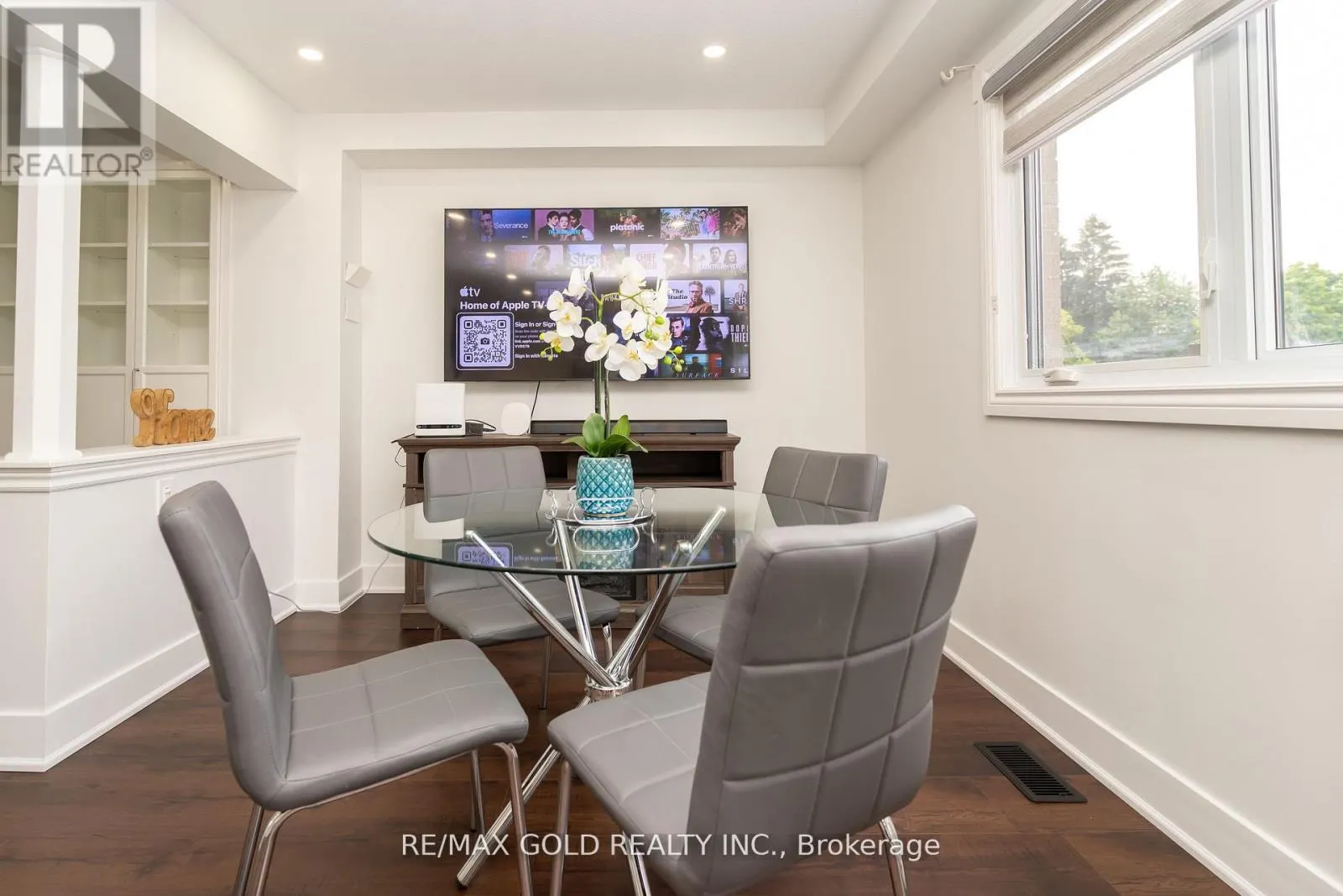 11 JASMINE SQUARE