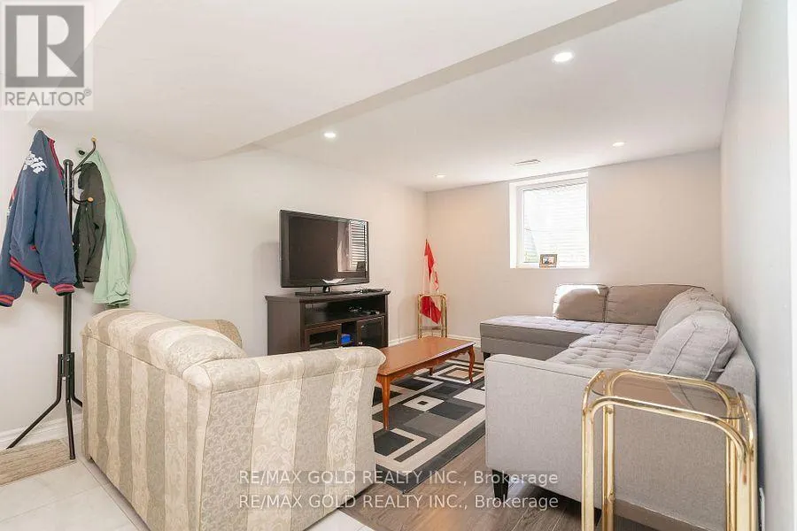 10 BROOKDALE CRESCENT