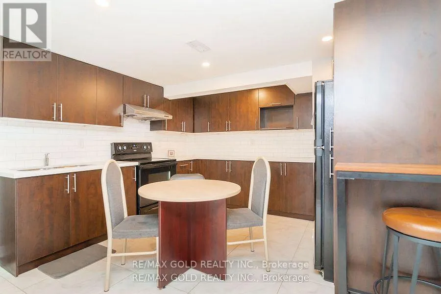 10 BROOKDALE CRESCENT