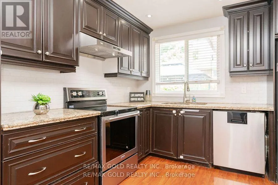 10 BROOKDALE CRESCENT