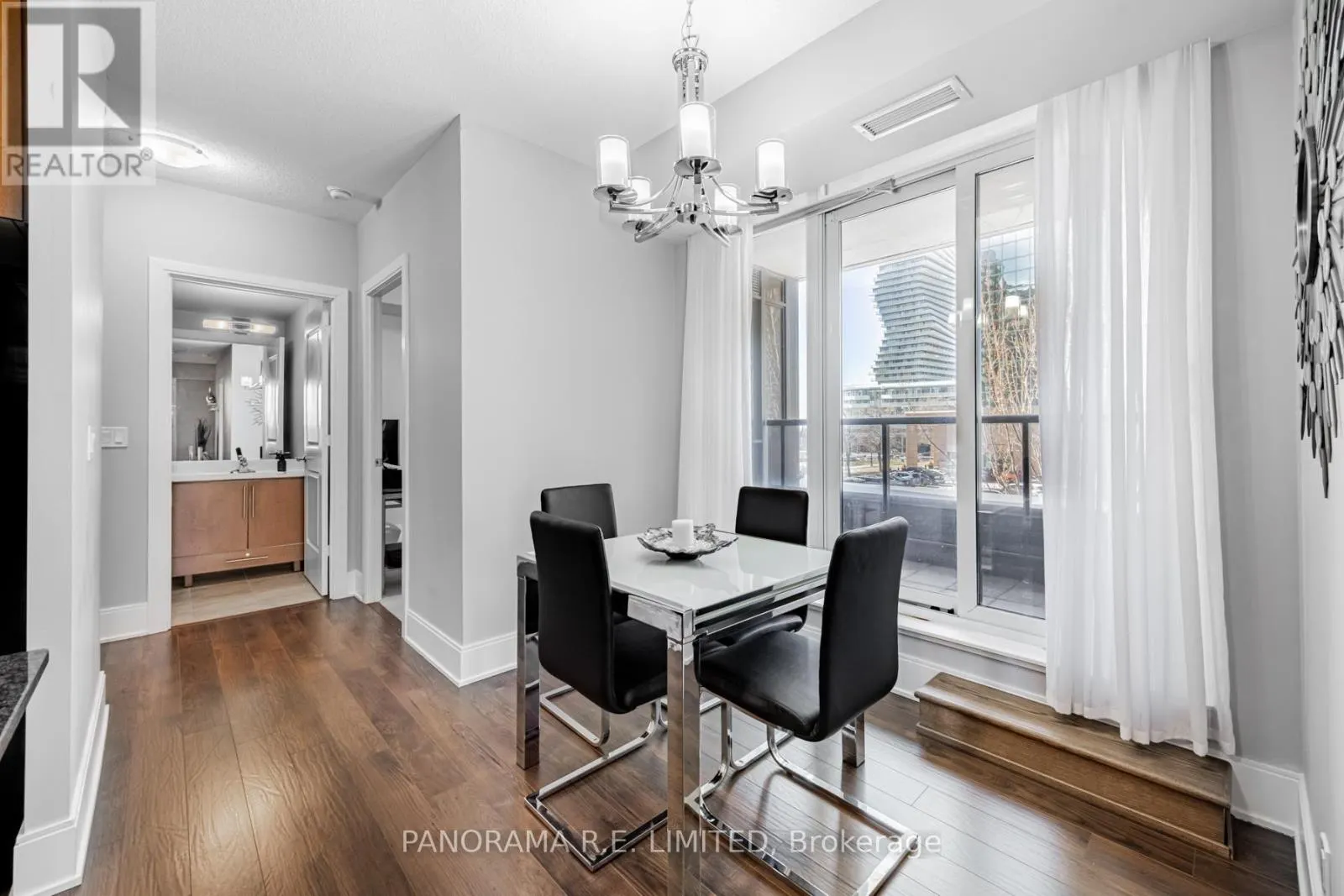 203 - 330 BURNHAMTHORPE ROAD W