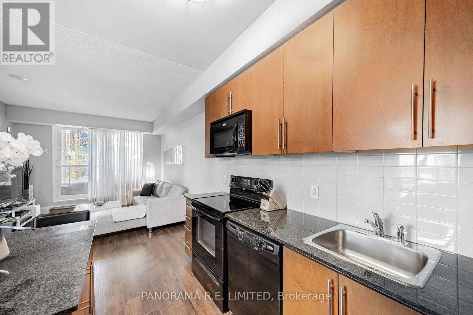 203 - 330 BURNHAMTHORPE ROAD W