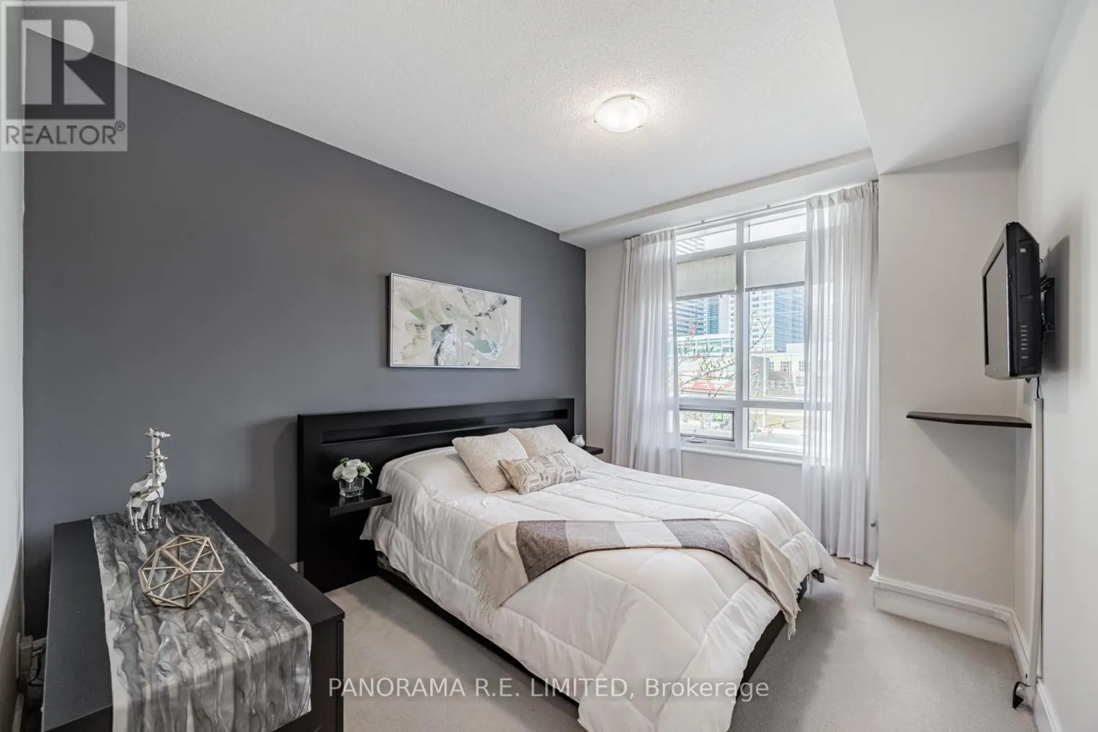 203 - 330 BURNHAMTHORPE ROAD W