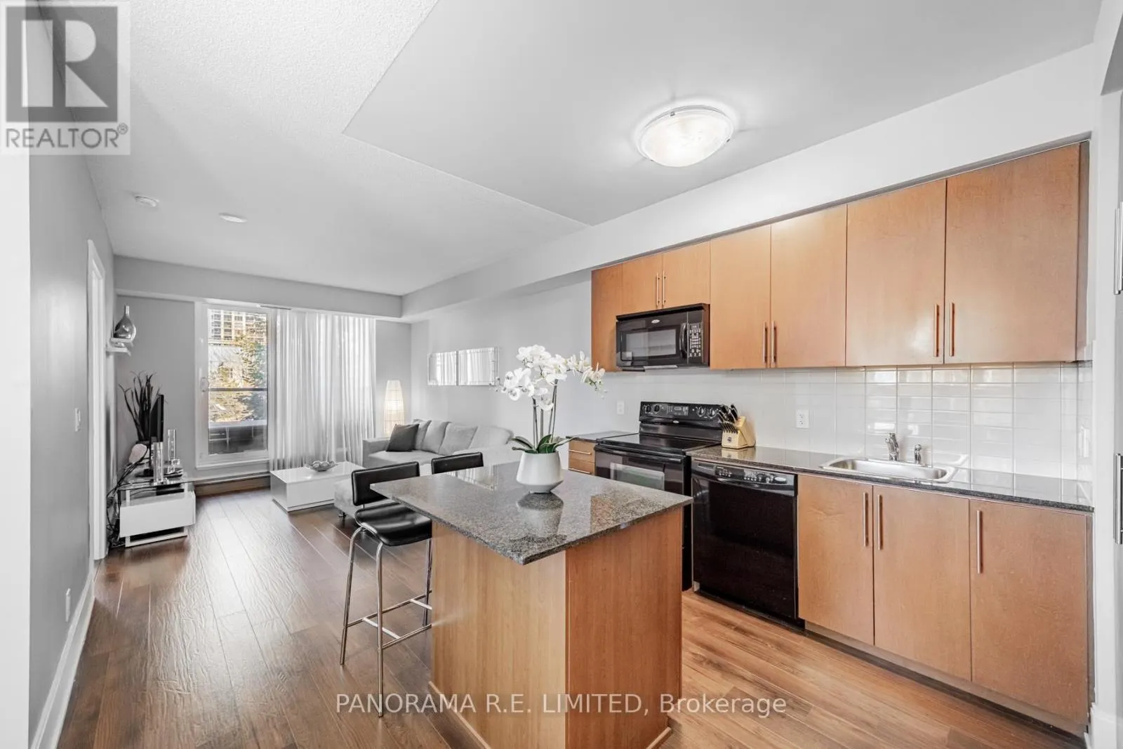 203 - 330 BURNHAMTHORPE ROAD W