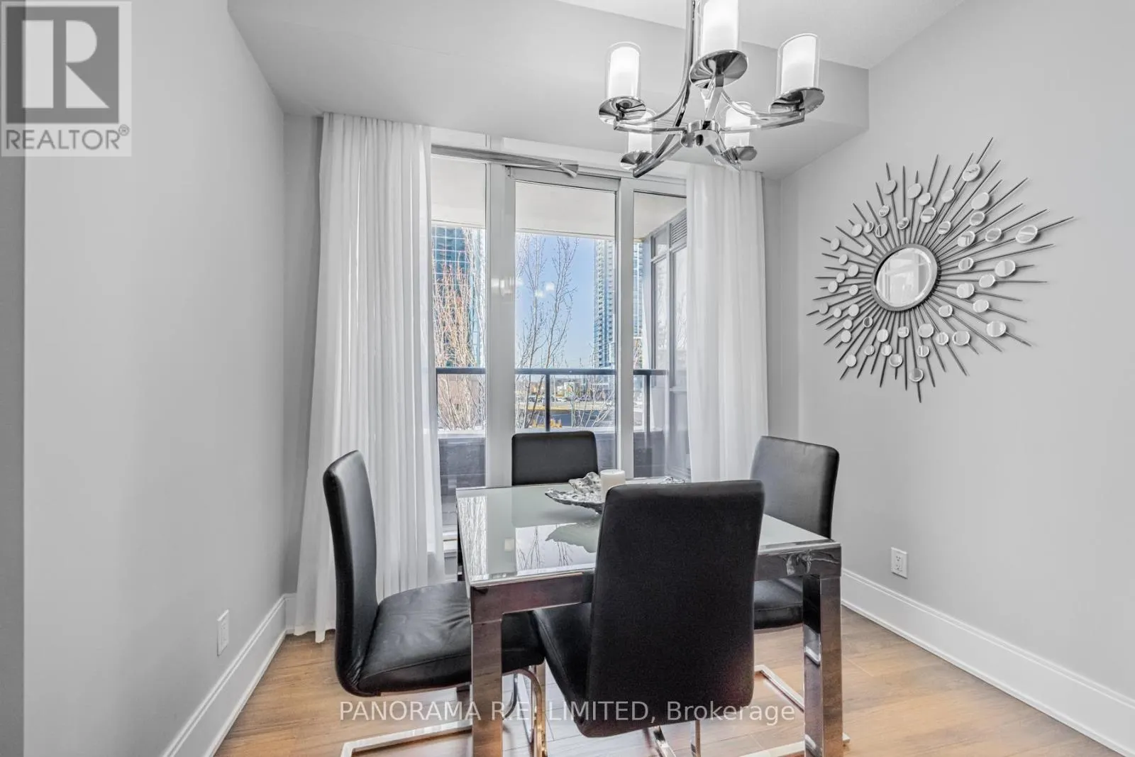 203 - 330 BURNHAMTHORPE ROAD W