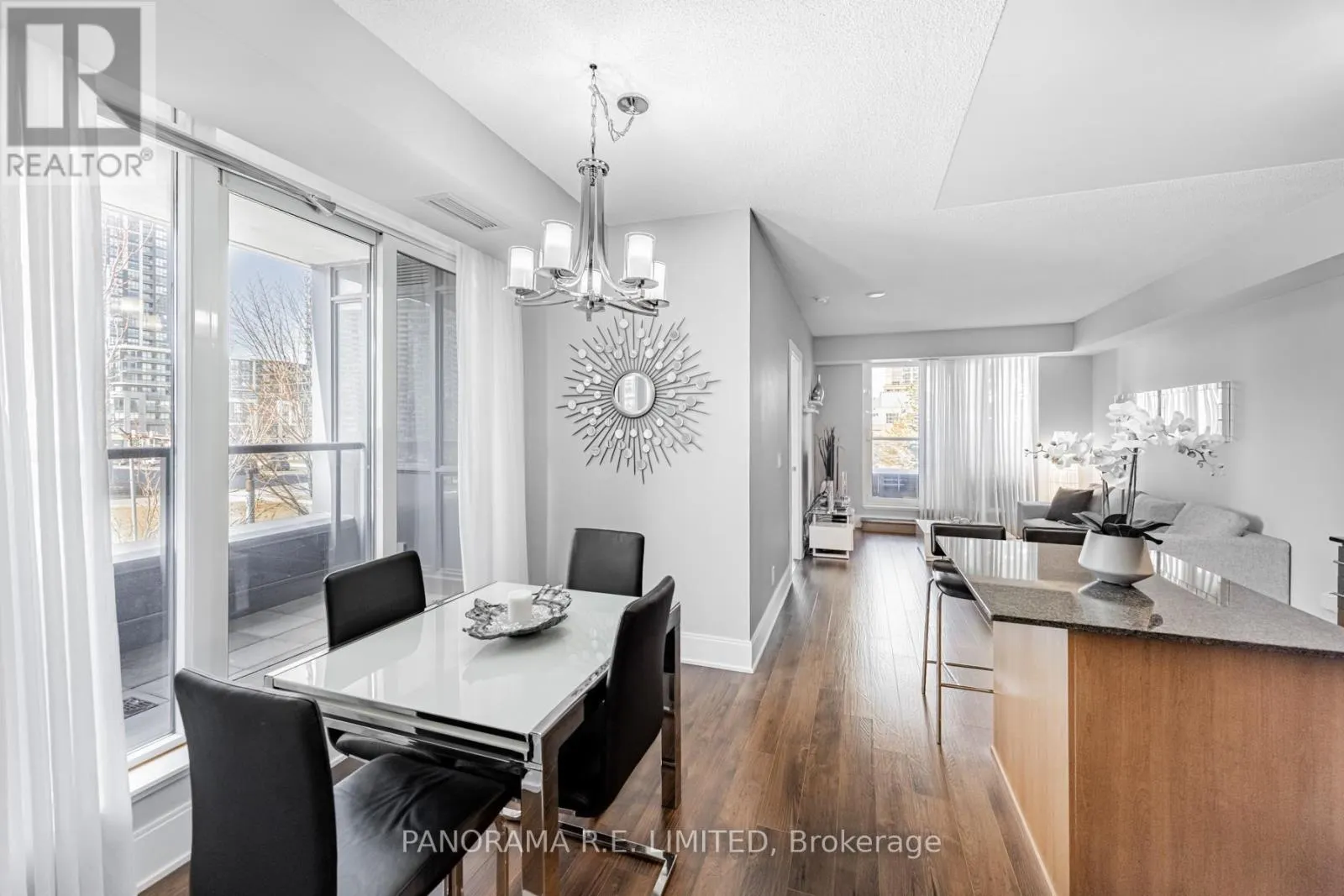 203 - 330 BURNHAMTHORPE ROAD W