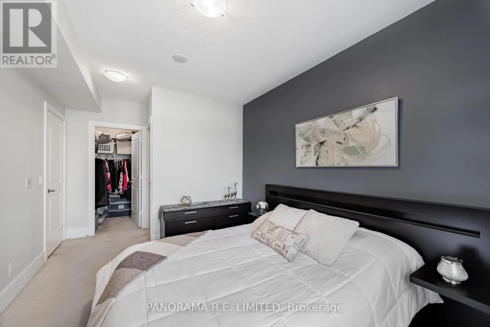 203 - 330 BURNHAMTHORPE ROAD W