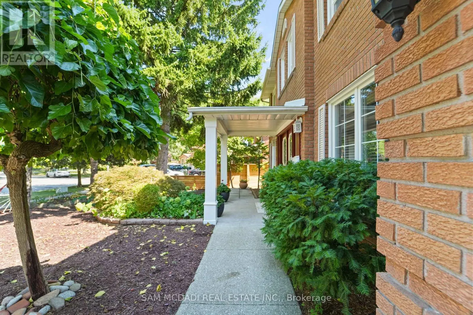 2032 SHANNON DRIVE