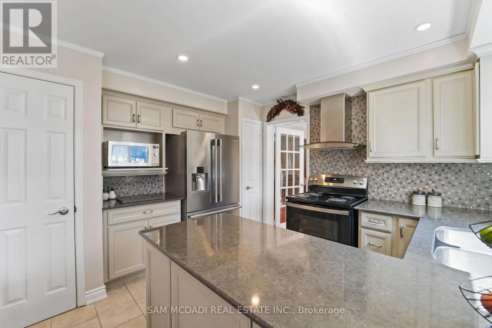 2032 SHANNON DRIVE