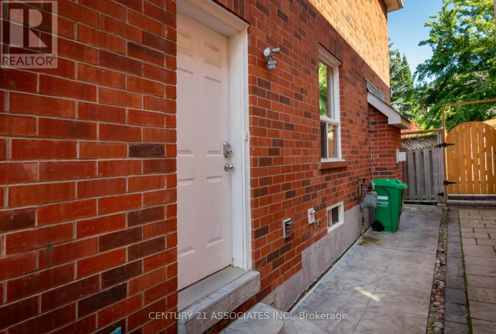 5351 QUARTERMAIN CRESCENT
