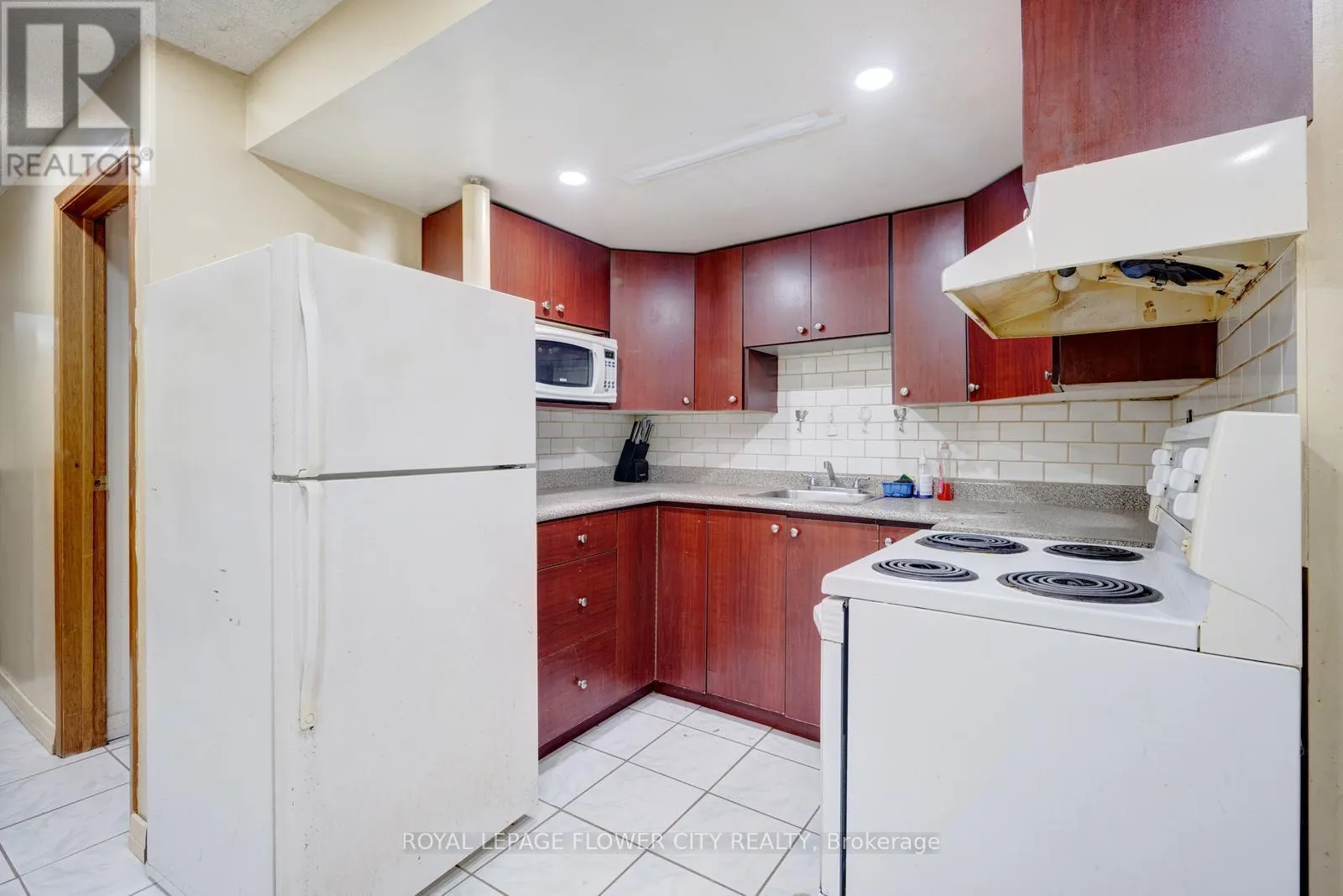 27 DENLOW DRIVE